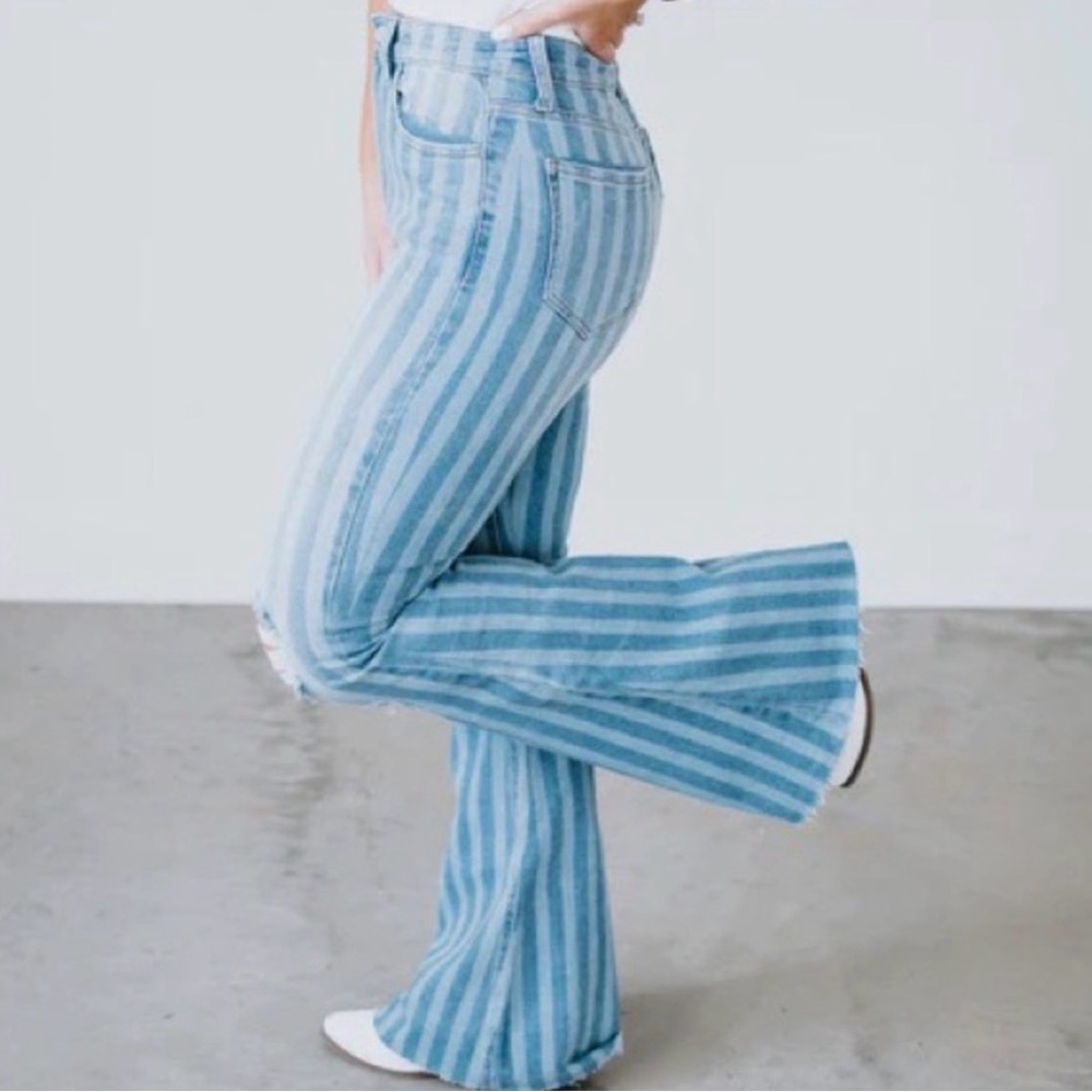 CELLO RAINA STRIPED FLARE JEANS SIZE 9. Light washed distressed. - Picture 2 of 11